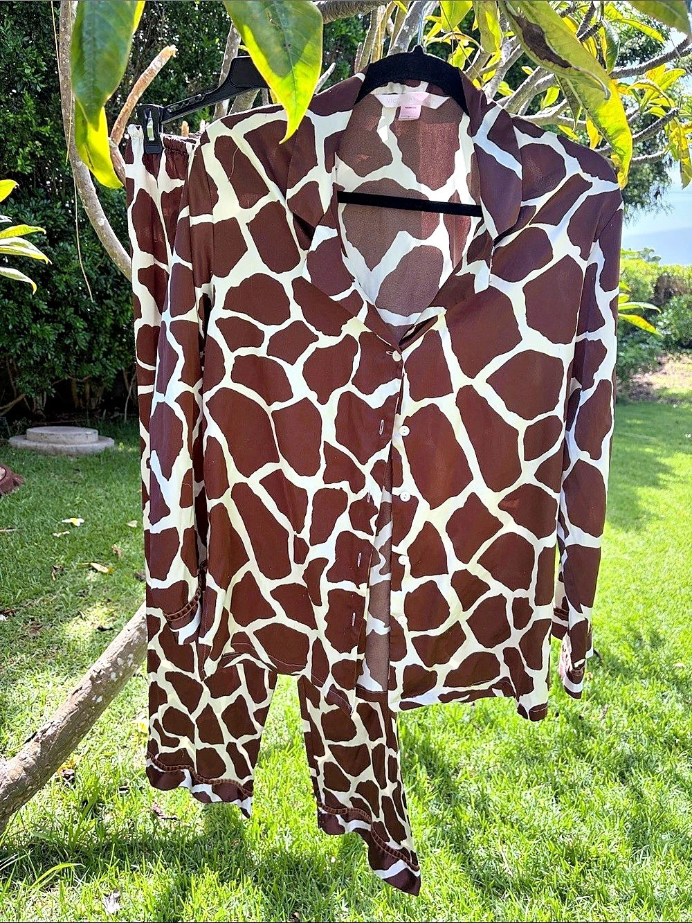 Victoria'Small Secret Giraffe Print Button Down Size Small